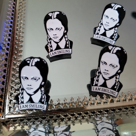 🖤Wednesday pin - Picture 2 of 3